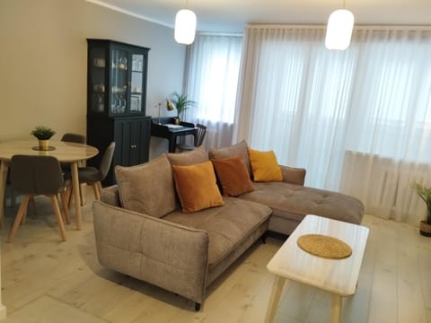 Communal lounge/ TV room, TV and multimedia, Living room, Seating area, Dining area