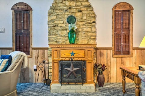 Charming Ingram Home with Yard and Furnished Patio! House in Ingram