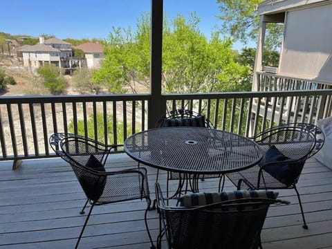 Lake Travis Oasis next to Pool, Marina, Boat ramp Apartment in Point Venture