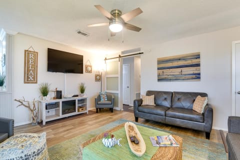 Less Than half Mi to Beach! Hot Tub Haven in Galveston House in Galveston Island