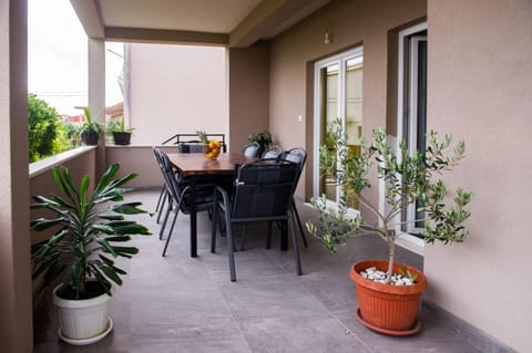 Balcony/Terrace, Seating area, Garden view