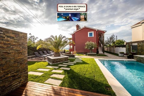 Property building, Balcony/Terrace, Pool view, sunbed