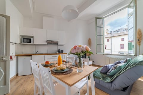 Living room, Breakfast