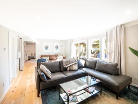 Downtown Great Barrington Enjoy Mountain Views House in Great Barrington