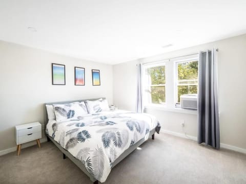 Downtown Great Barrington Enjoy Mountain Views House in Great Barrington