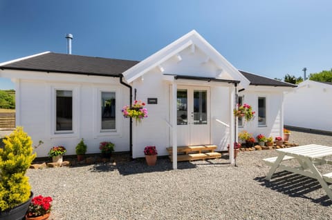 Property building, Day, Garden, Garden view