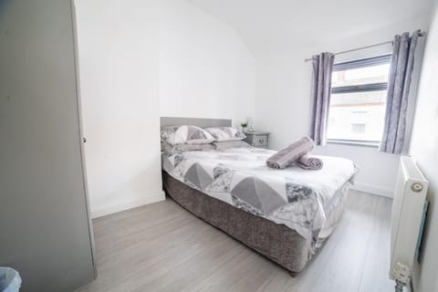 Cheerful 3-Bedroom home with free street Parking Apartment in Belfast