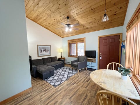 Cabin A Suite Bed and Breakfast Cabin in Woodland Park