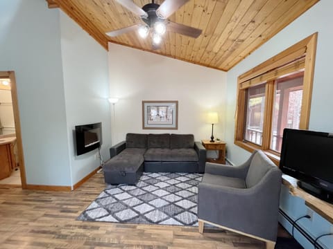 Cabin A Suite Bed and Breakfast Cabin in Woodland Park