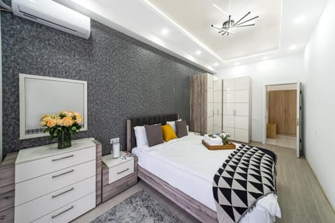 Bed, Photo of the whole room, Bedroom, wardrobe