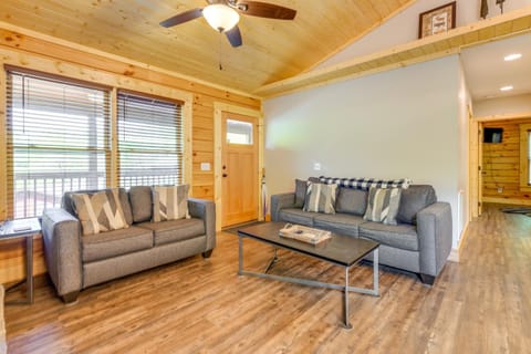 Maggie Valley Cabin 4 Mi to Cataloochee Ski Area! Cabin in Maggie Valley