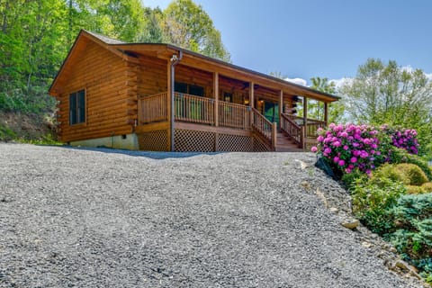 Maggie Valley Cabin 4 Mi to Cataloochee Ski Area! Cabin in Maggie Valley
