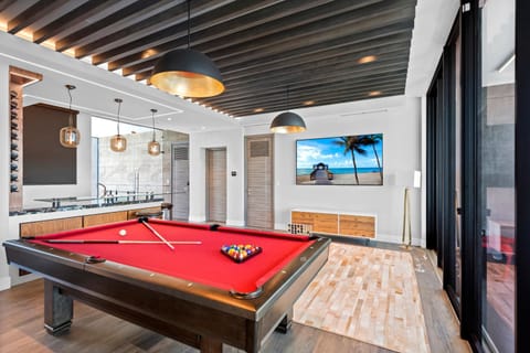 Billiard, Garden, minibar