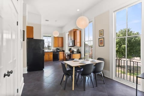 Marigny BD Surrounded by Music Food and Art Apartment in Faubourg Marigny