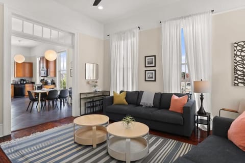 Marigny BD Surrounded by Music Food and Art Apartment in Faubourg Marigny