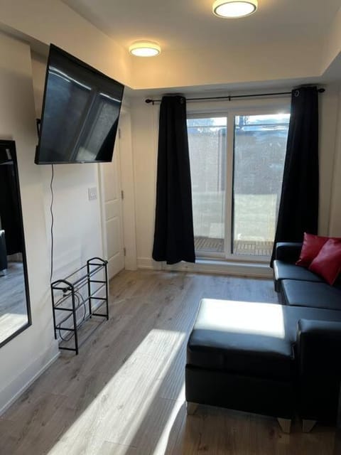 Lovely one bedroom condo with free parking Apartment in Niagara Falls