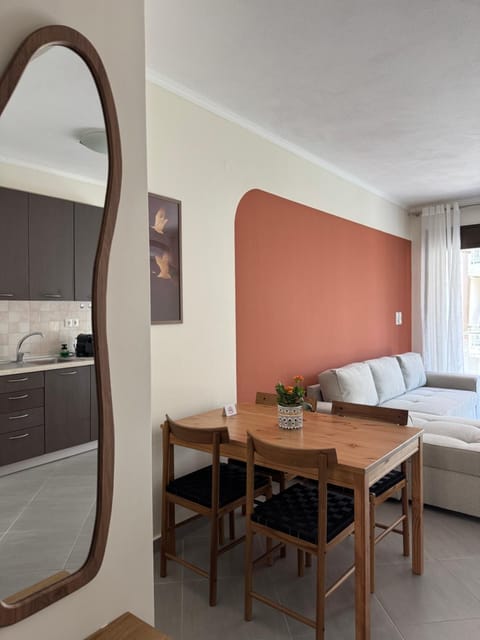 Kitchen or kitchenette, Dining area, Bedroom