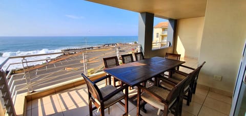 Patio, Natural landscape, Balcony/Terrace, Living room, Seating area, Sea view