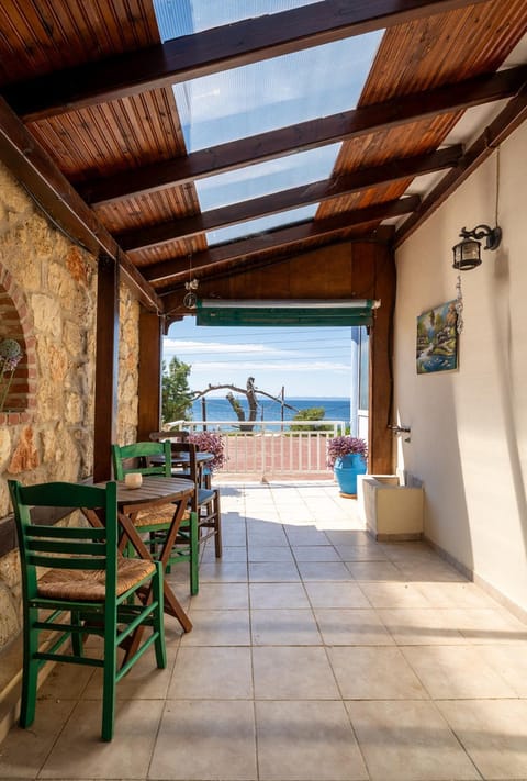 Patio, Balcony/Terrace, Seating area, Dining area, Beach, Sea view