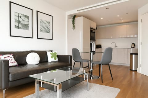 Kitchen or kitchenette, Living room
