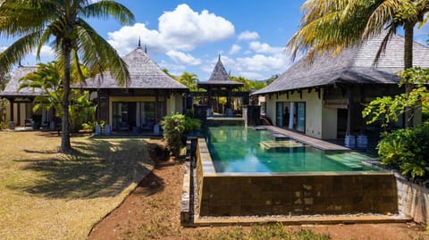 Property building, Garden, Garden view, Pool view, Swimming pool