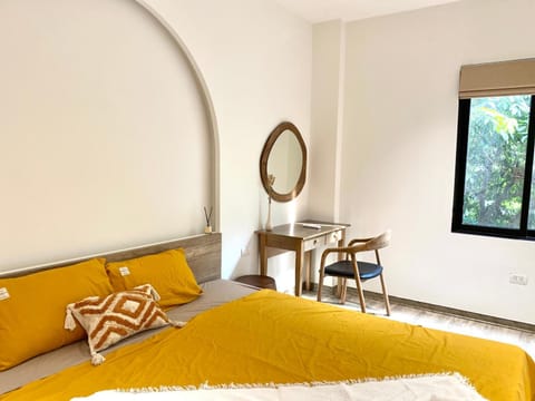 Bed, Photo of the whole room, Seating area