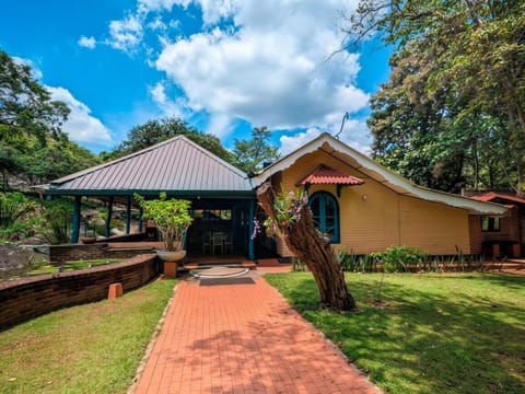 Property building, Natural landscape, Garden, Garden view