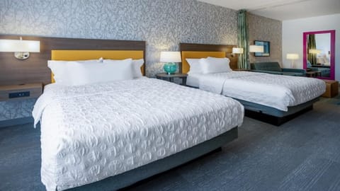 Bed, Living room, Photo of the whole room, Seating area, Bedroom