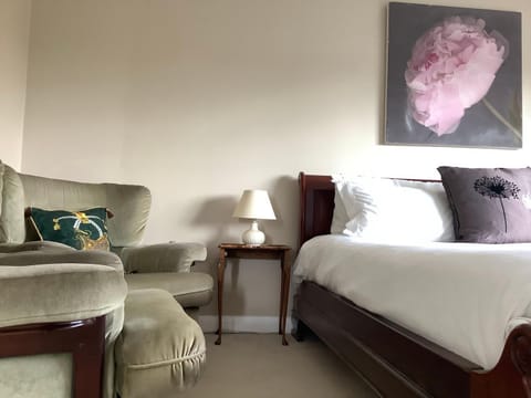 Bed, Seating area, Bedroom