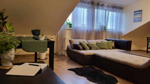 Bed, Living room, Decorative detail, Seating area