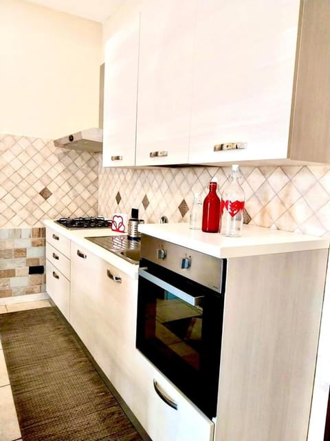 Kitchen or kitchenette, oven, pet friendly, stove