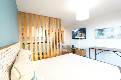 Communal lounge/ TV room, Bed, Living room, Seating area