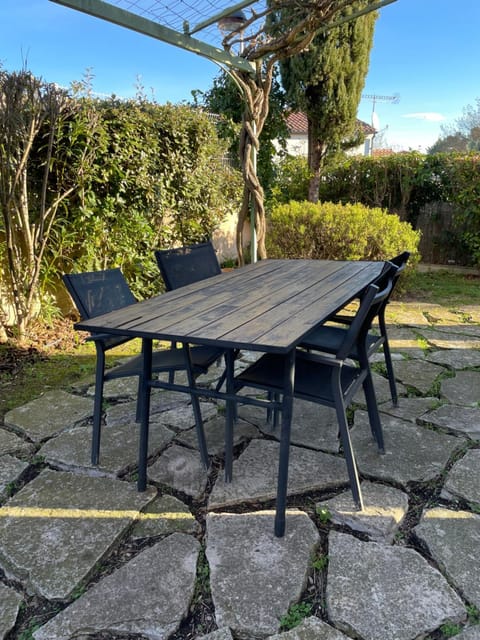 Patio, Dining area