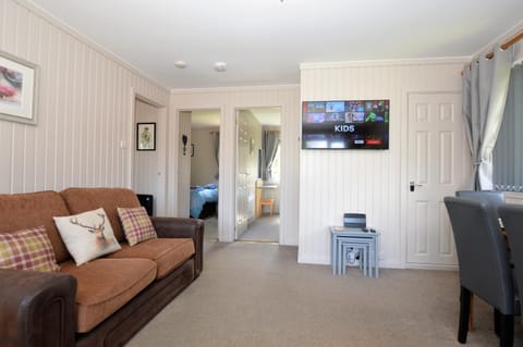 Communal lounge/ TV room, Living room, Seating area