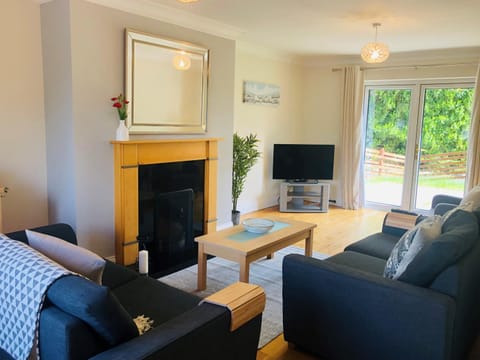 TV and multimedia, Living room, Seating area