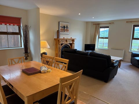 TV and multimedia, Living room, Seating area, Dining area, fireplace