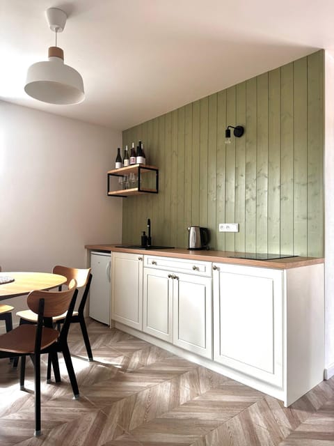 Communal lounge/ TV room, kitchen