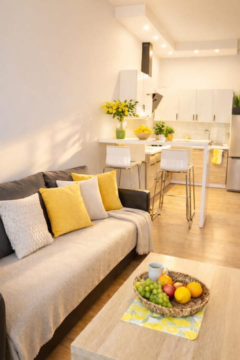 TV and multimedia, Kitchen or kitchenette, Living room, dishwasher, microwave, oven, stove, kitchen
