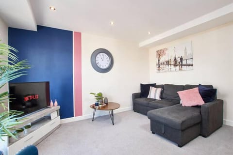 Spacious Flat with Parking in the Heart of York Apartment in York