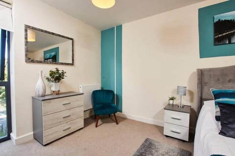 Spacious Flat with Parking in the Heart of York Apartment in York