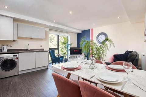 Spacious Flat with Parking in the Heart of York Apartment in York