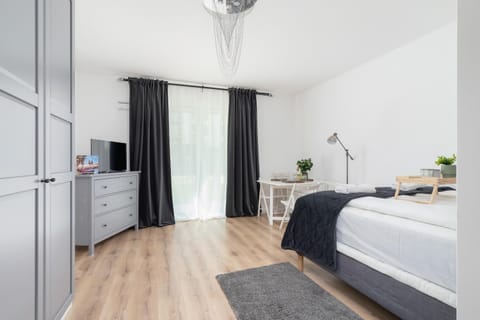 Bed, Living room, Photo of the whole room