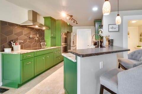 Charming Mountain Home Retreat Walk to Marina! House in Norfork Lake