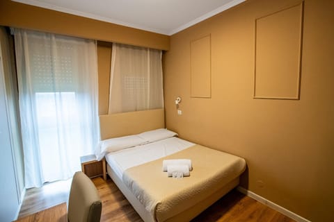 Bed, TV and multimedia, Bedroom, hair dryier, internet, minibar, towels, wardrobe, air conditioner