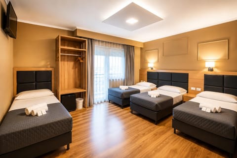 TV and multimedia, Balcony/Terrace, hair dryier, minibar, towels, air conditioner