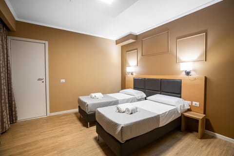 Bed, TV and multimedia, Bedroom, hair dryier, internet, minibar, towels, wardrobe, air conditioner