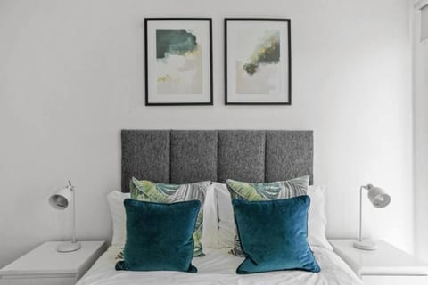 Stunning 3-Bedroom Flat with Parking Apartment in Manchester