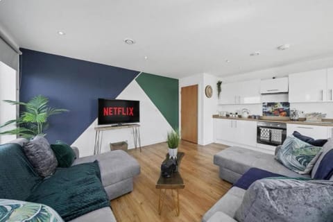 Stunning 3-Bedroom Flat with Parking Apartment in Manchester