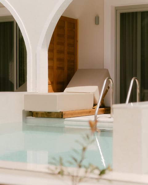 Pool view, Swimming pool, sunbed