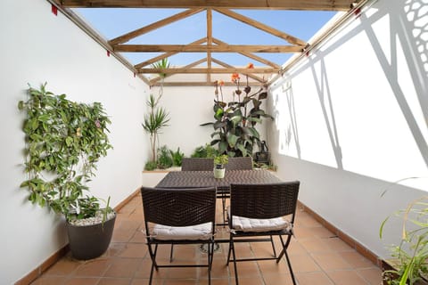 Property building, Balcony/Terrace, Living room